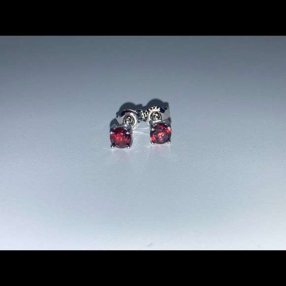 925 Silver Natural Garnet Gemstone Stud Earrings - Picture 3 of 4